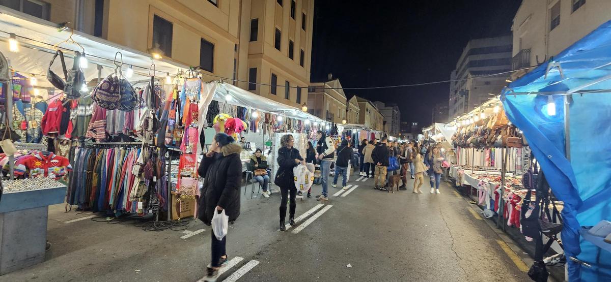 Así es el mercado de Reyes Magos en las noches del Cabanyal Así es el mercado de Reyes Magos en las noches del Cabanyal