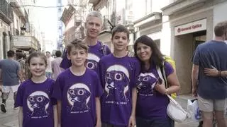 Turistas de todo el mundo eligen A Coruña para contemplar el eclipse solar: "Llevamos un año planeando este viaje"