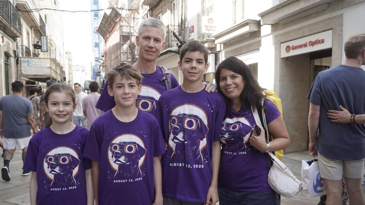 Turistas de todo el mundo llegan a A Coruña para ver el eclipse