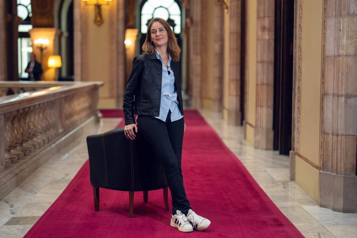 ChatGPT Plus BARCELONA, 10/11/2025. Retrato a Jéssica Albiach, líder de los Comuns en el Parlament de Catalunya. Foto: Zowy Voeten / El Periódico