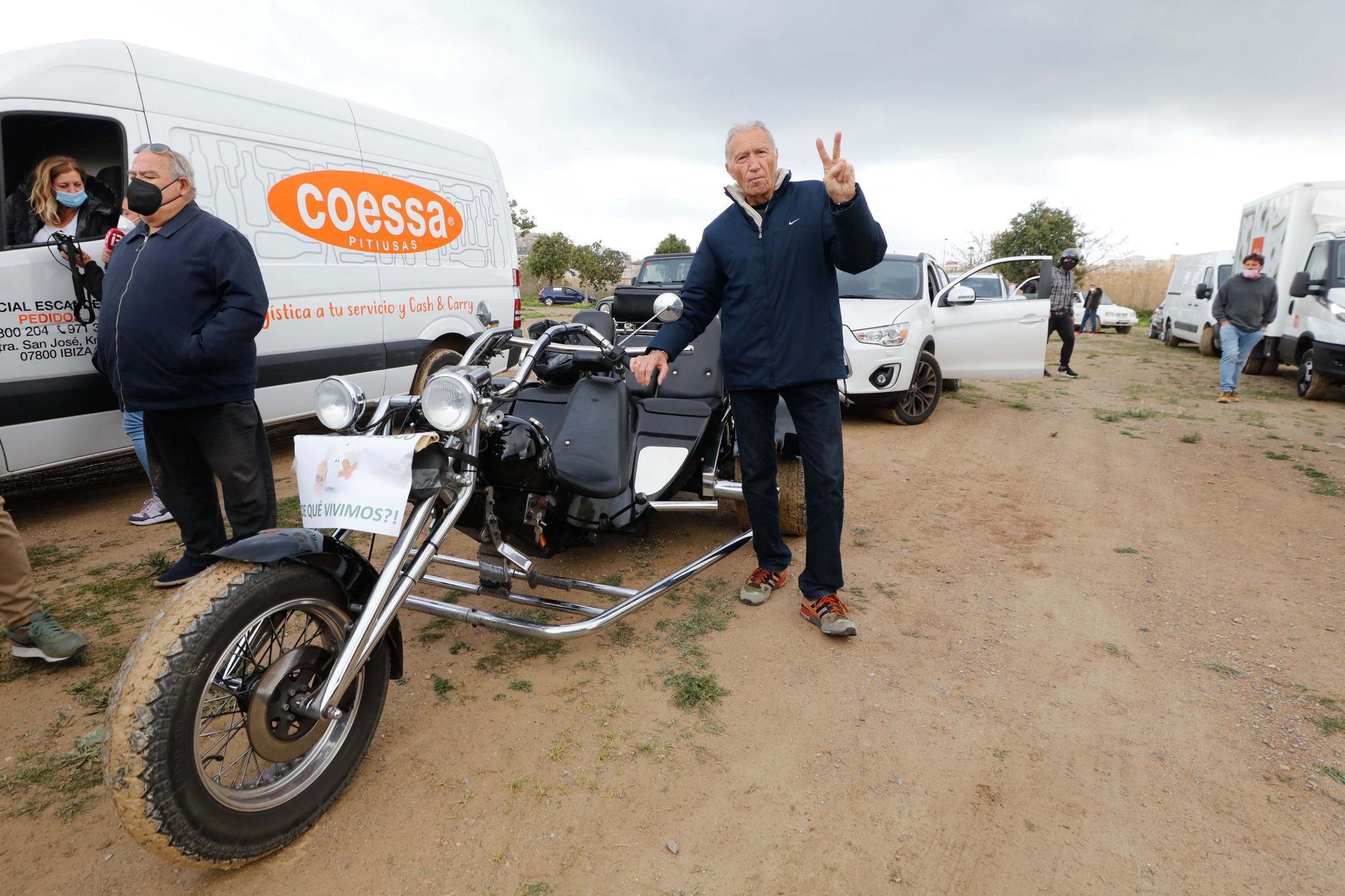 La manifestación motorizada de las patronales de Ibiza congrega a 120 vehículos