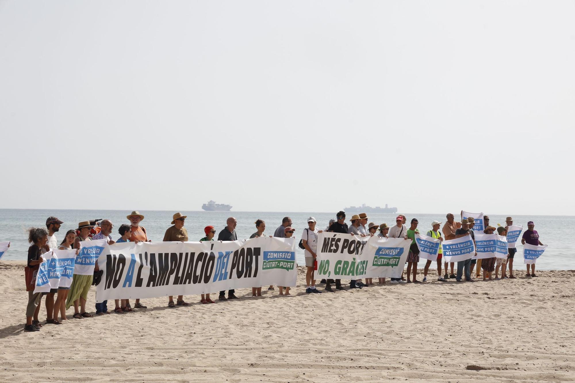 Manifestación de la Comissió Ciutat-Port por el vertido de fuel en el Saler