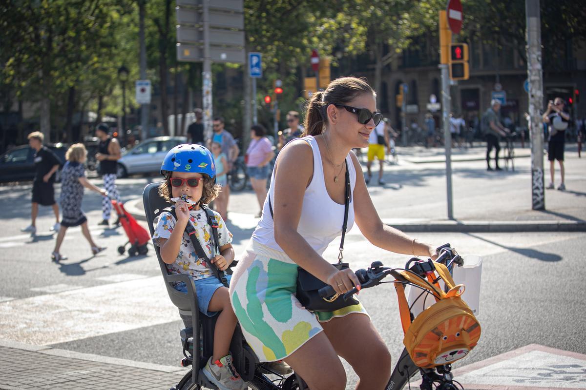 En bici urbana con calor extremo en Barcelona