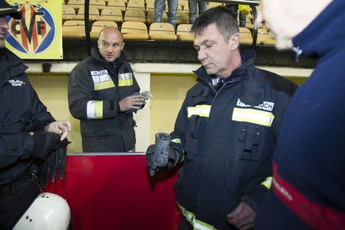 Lanzamiento de un bote de humo en el Villarreal-Celta