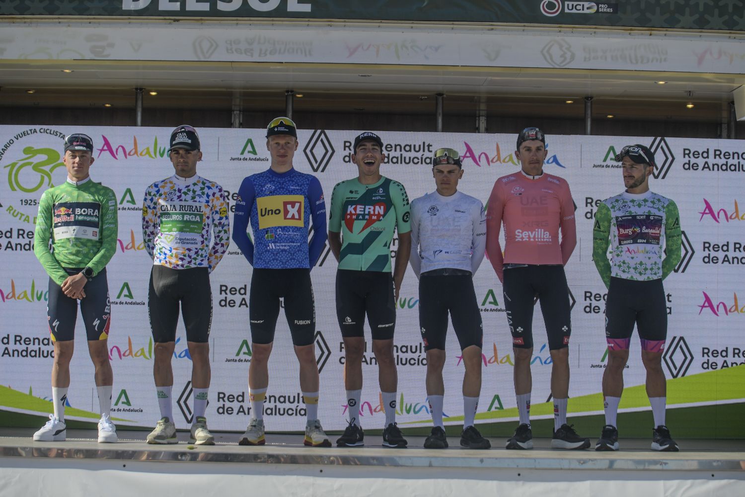 La salida de la etapa de Córdoba de la Vuelta a Andalucía en imágenes