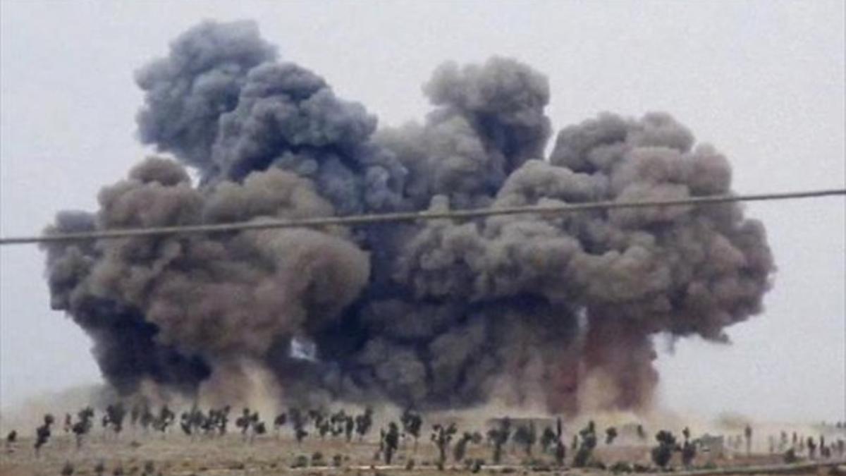 Bajo las bombas8 Bombardeo ruso en una localidad de la provincia de Idlib, en Siria.