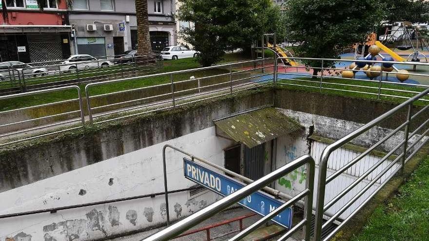 Acceso al aparcamiento subterráneo de la plaza Maestro Mateo.