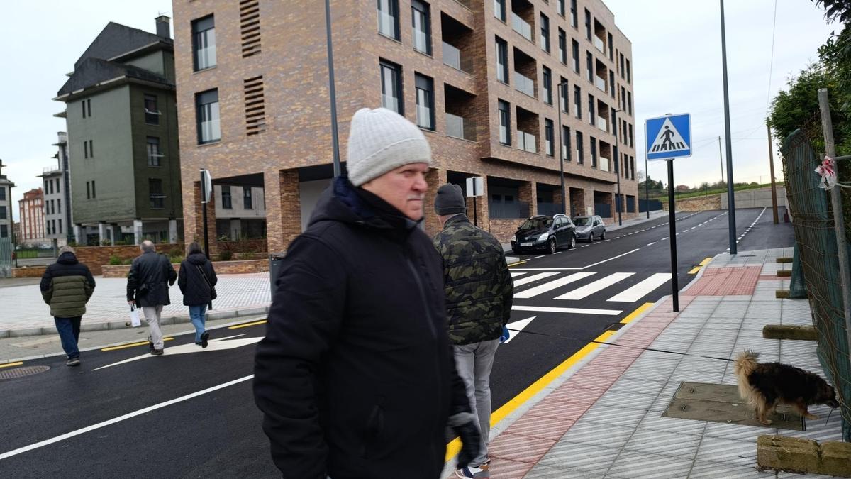 La nueva calle Los Pitufos, en Lugones (Siero), en el acceso sur a la localidad.