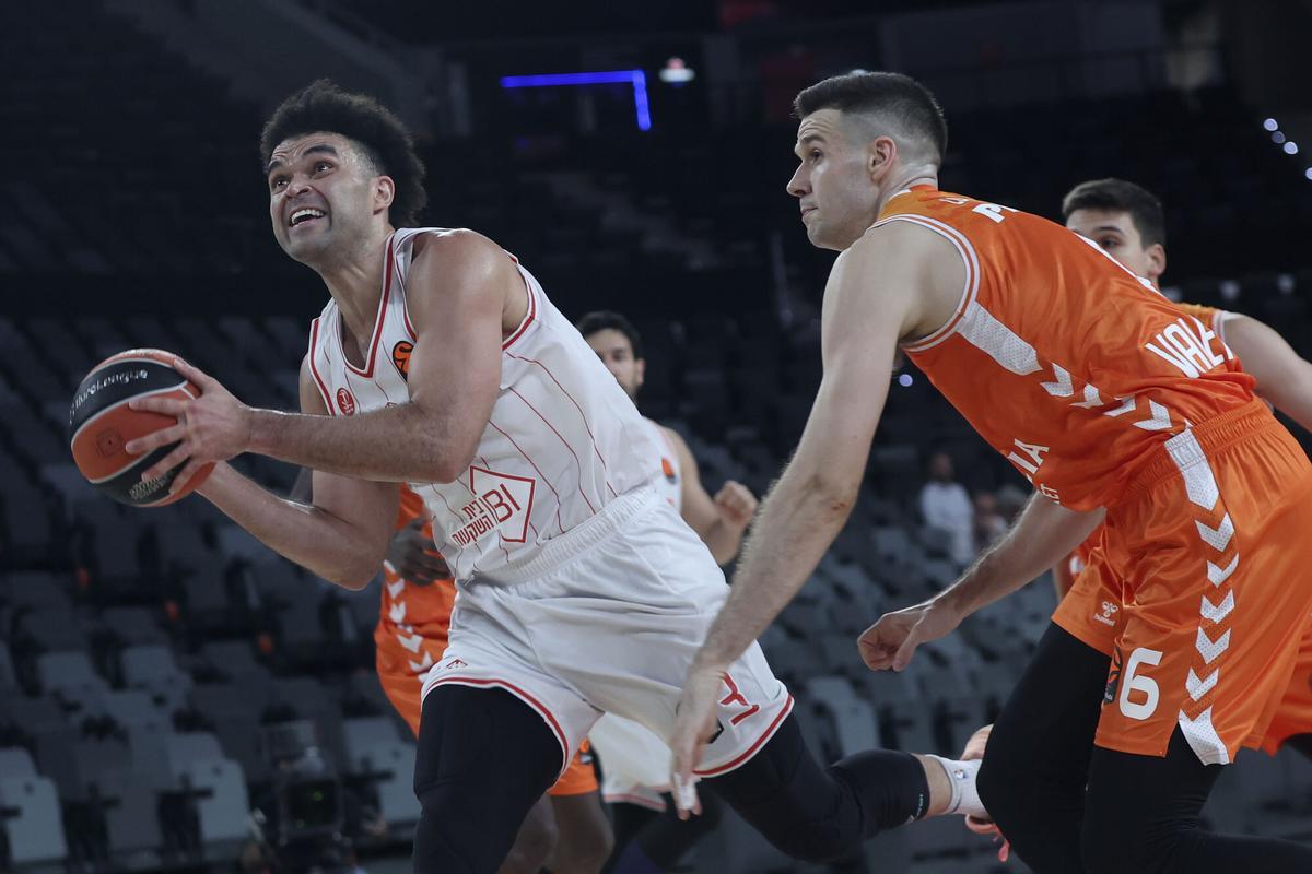 El partido se disputó a puerta cerrada debido a la recomendación de las fuerzas de seguridad y de la Delegación del Gobierno que transmitieron que habría existido un riesgo real para los asistentes