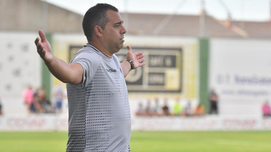 Germán Crespo, técnico del Córdoba CF, este domingo en Pozoblanco.