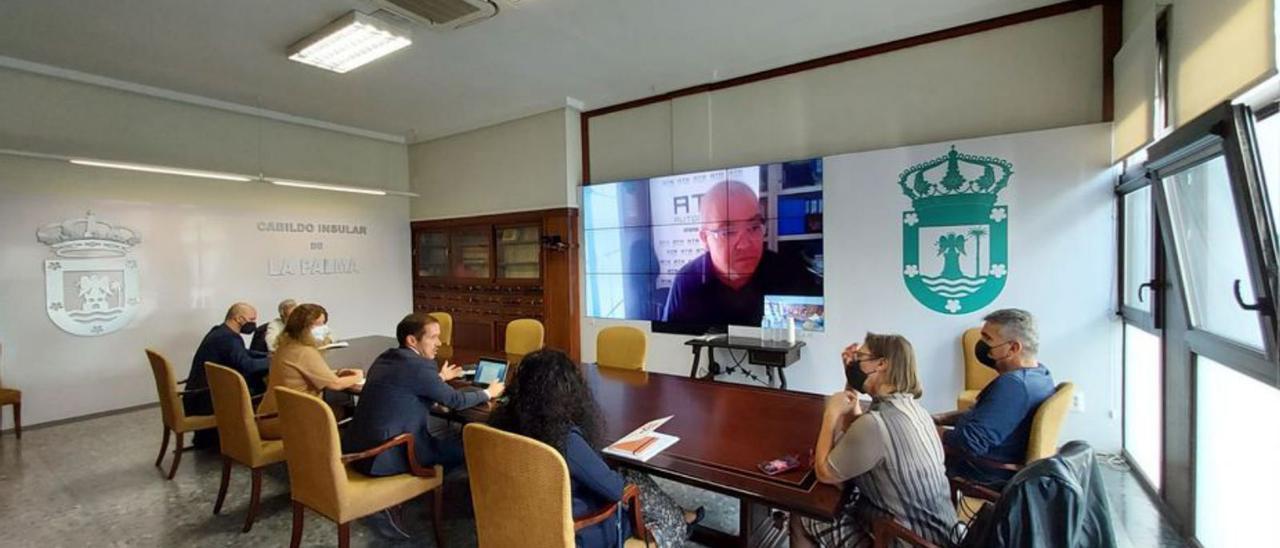 Un momento de la reunión celebrada en el Cabildo de La Palma.