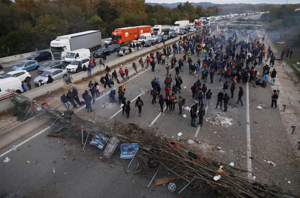 Tsunami Democràtic pone fin su protesta en la frontera