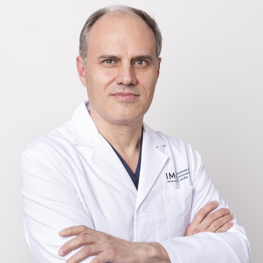 Dr. Manuel Medina, oftalmòleg i cirurgia plàstic, expert en medicina estètica i rejoveniment ocular i facial a l’IMO Grup Miranza