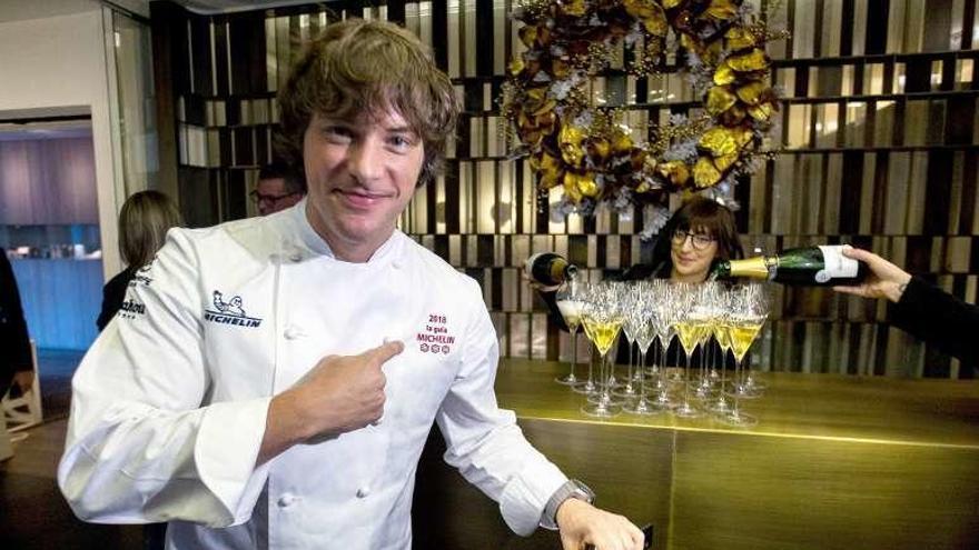 El chef Jordi Cruz, a su llegada al restaurante ABAC. // Enric Fontcuberta