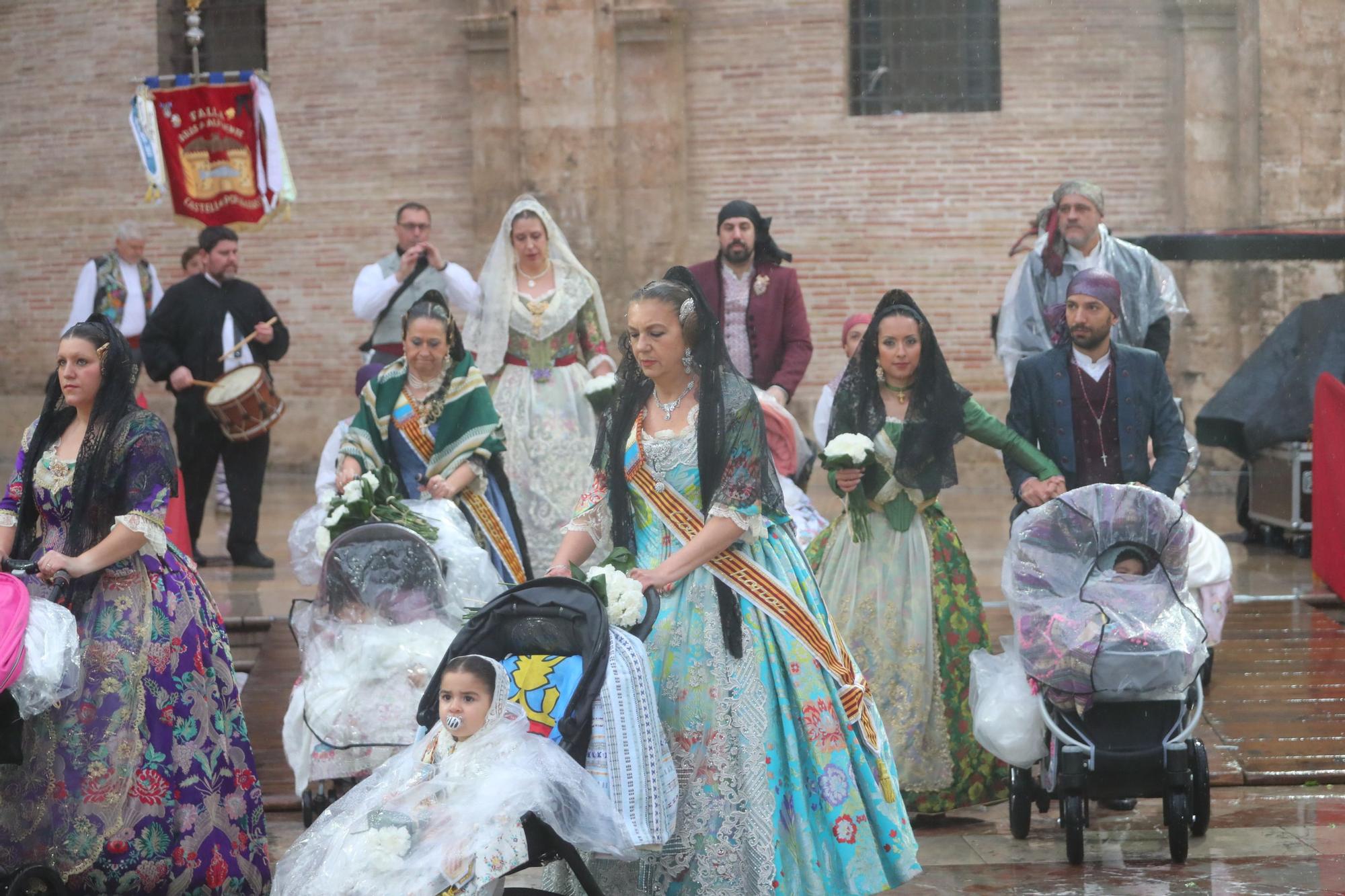 Búscate en el primer día de ofrenda por la calle de la Paz (entre las 18:00 a las 19:00 horas)