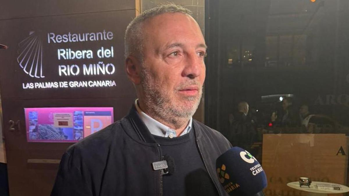 Miguel Ángel Ramírez, presidente de la UD, anoche, en la puerta Restaurante Ribera Río Miño.
