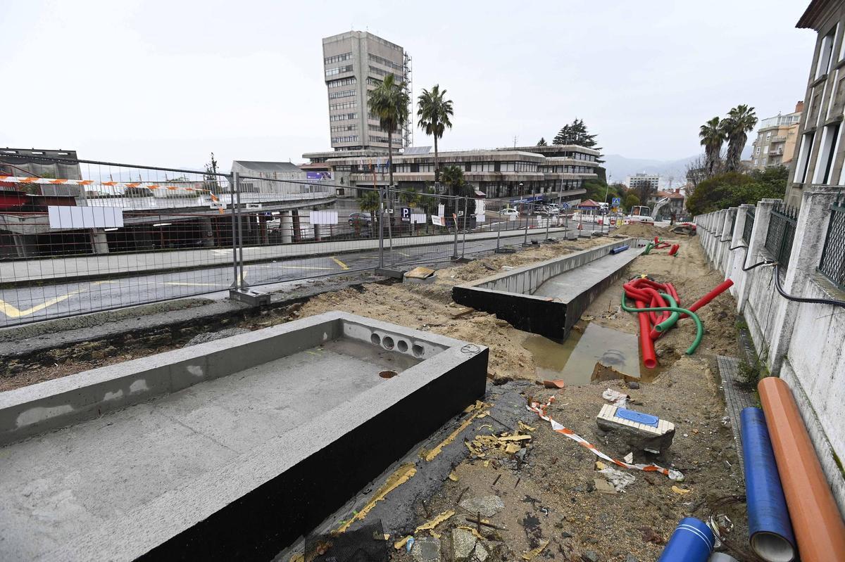 Corredor mecánico en obras en el Paseo de Granada.