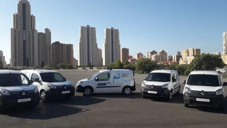 Los cinco vehículos eléctricos adquiridos para Benidorm.