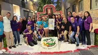 La falla Poble Nou, Avinguda y el grupo del Colegio la Purísima triunfan con sus cruces de Mayo de Torrent