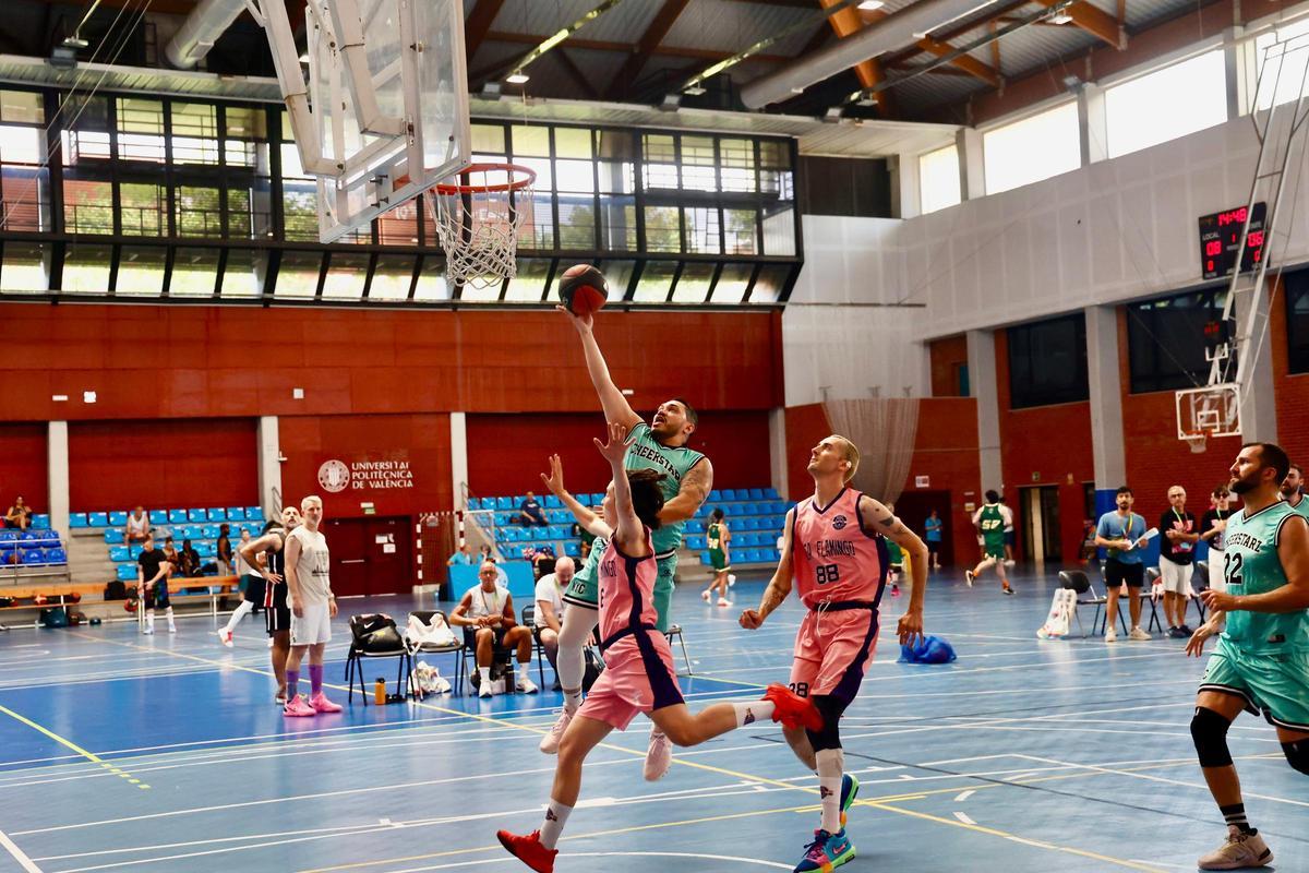 Partido de baloncesto en las instalaciones de la UPV.