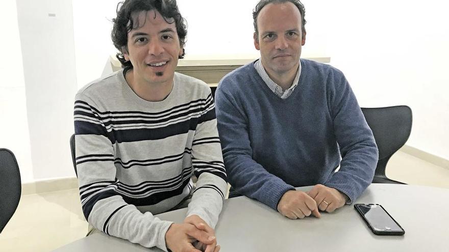 Jaume Amengual, líder de Alternativa, y José Roig, de El Pi, discuten seriamente la gestión de Galmés.