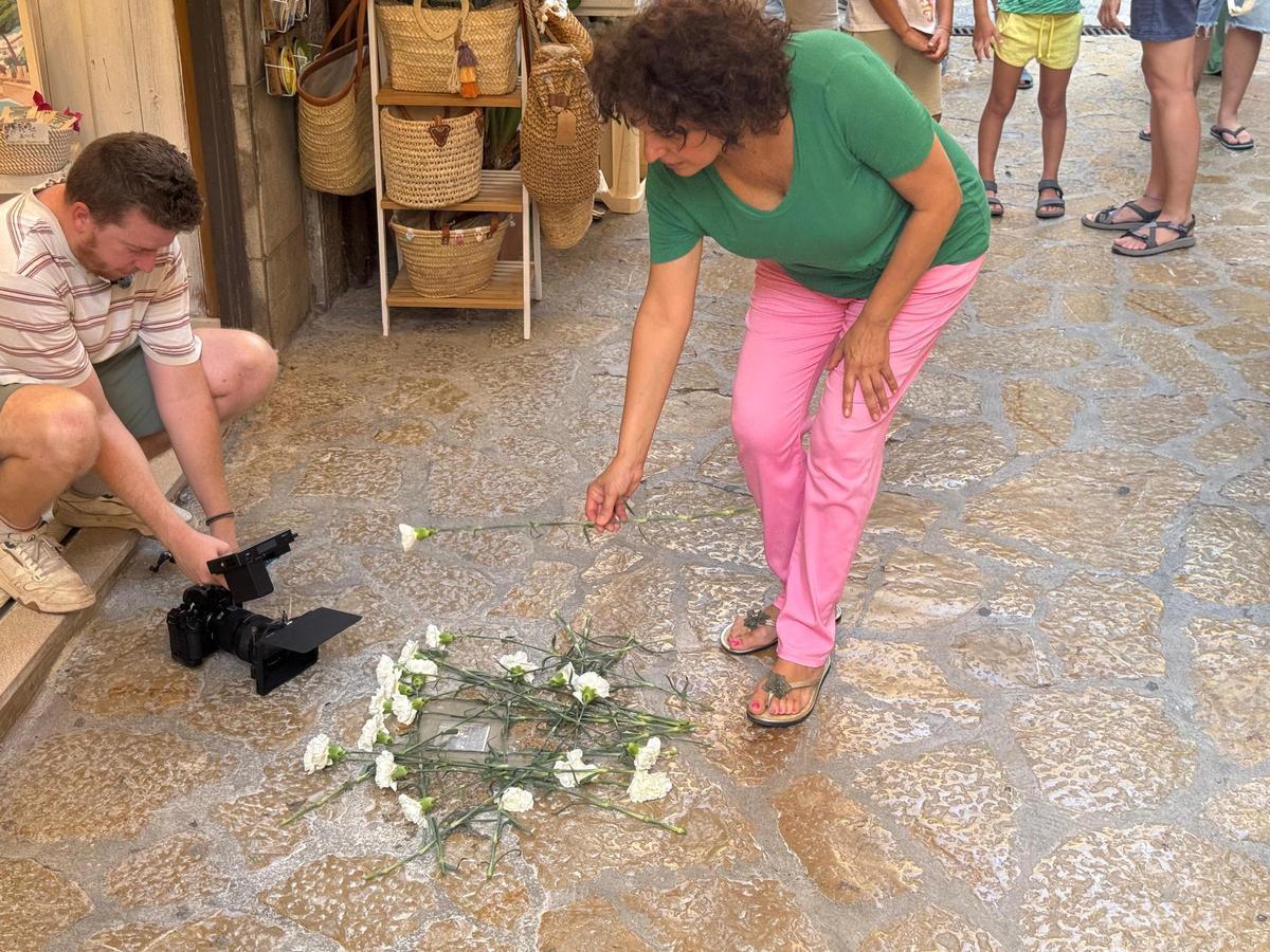 FOTOS | Pollença coloca 27 piedras de la memoria, en imágenes