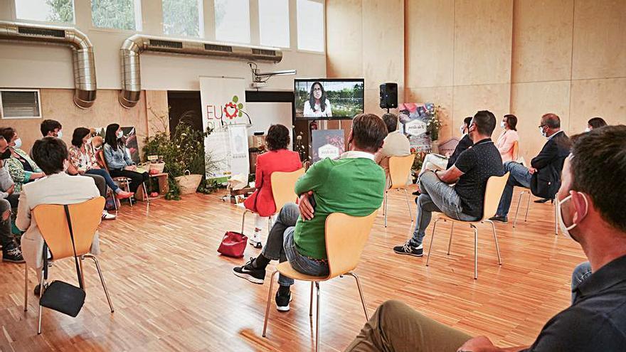 Encuentro del GDR ayer en el multiusos Mercado de Sabarís.