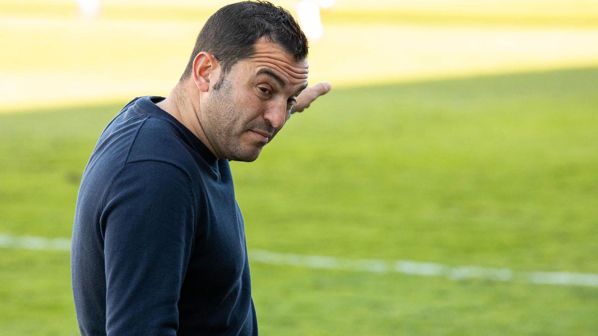 Adrián Hernández deja de ser entrenador del Real Murcia