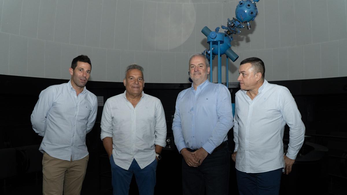 Presentación de la actuación de Los Satélites en el Planetario de A Coruña