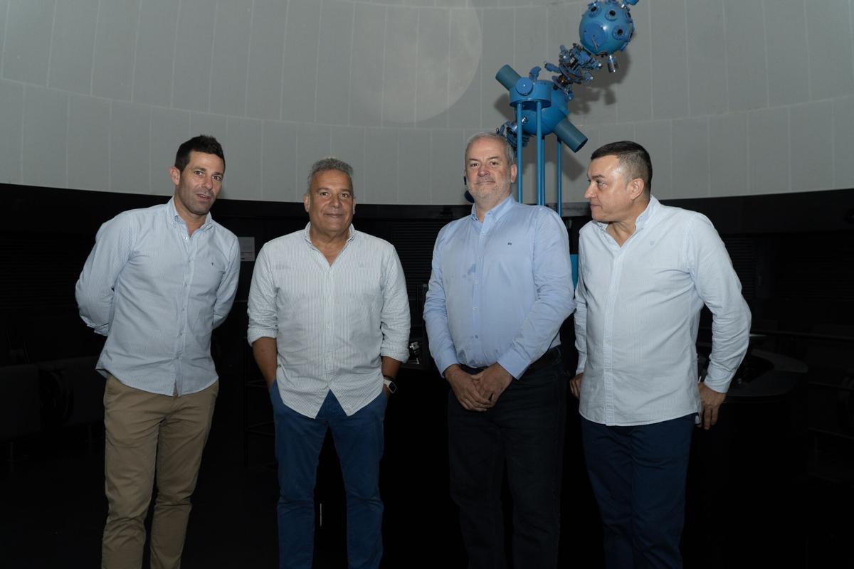 Presentación de la actuación de Los Satélites en el Planetario de A Coruña