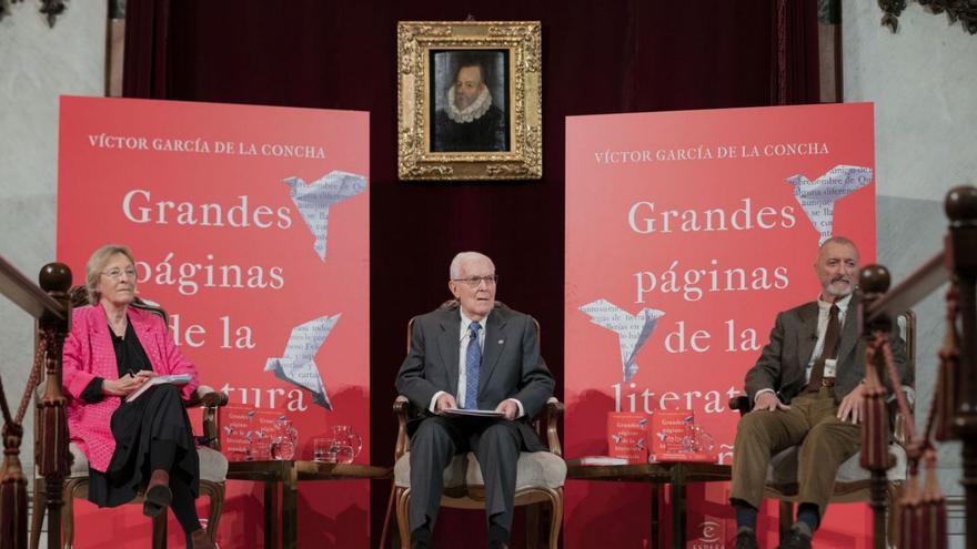 Soledad Puértolas, Víctor García de la Concha y Arturo Pérez-Reverte. | Real Academia Española