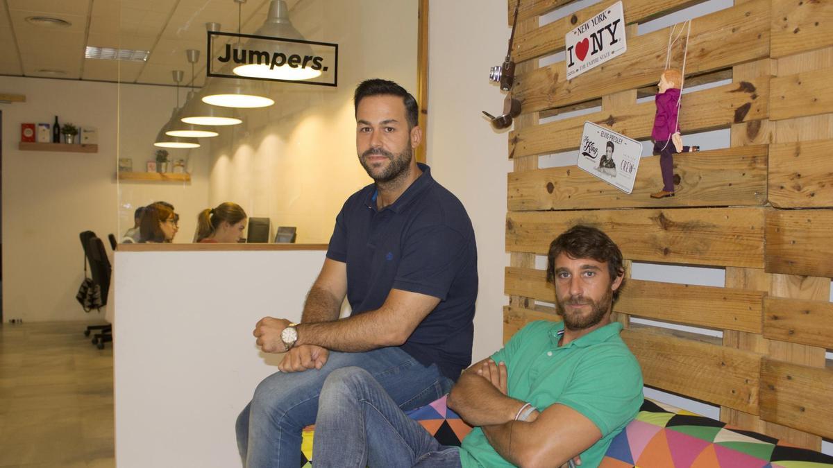 Pepe Ruiz, CEO y fundador de Jumpers Comunicación, y Curro Martínez, cofundador (drcha). / El Correo