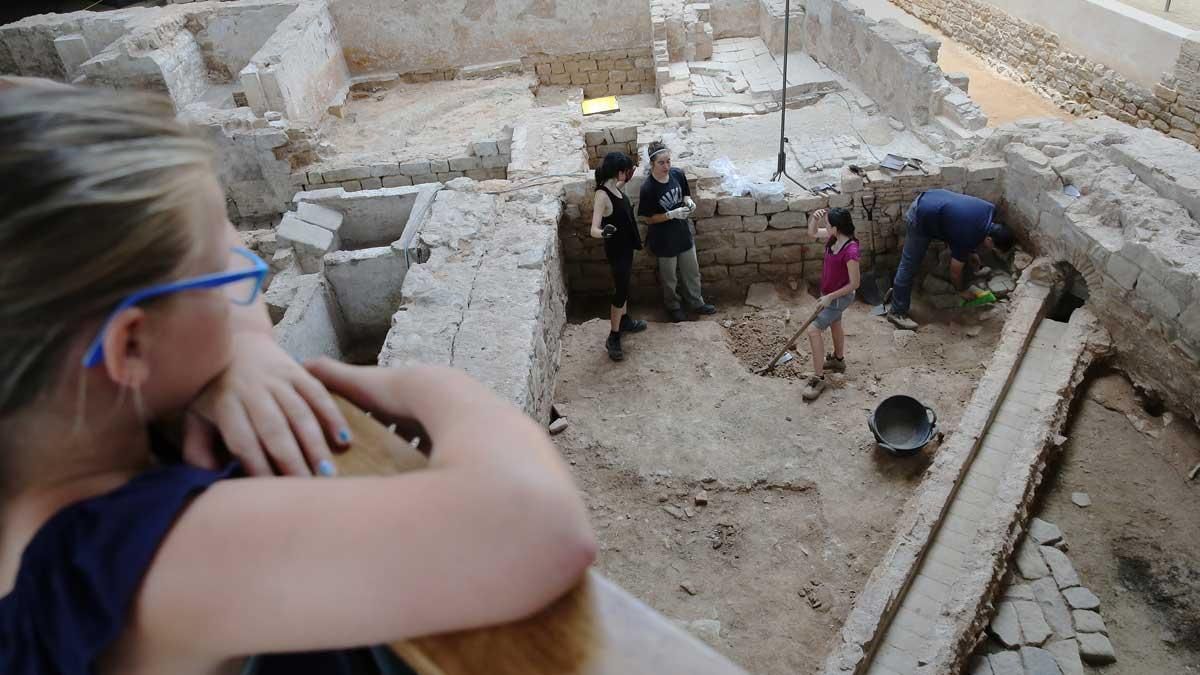 Trabajos en la casa Santmartí, en el Born, con una canalización hacía el Rec Comtal.