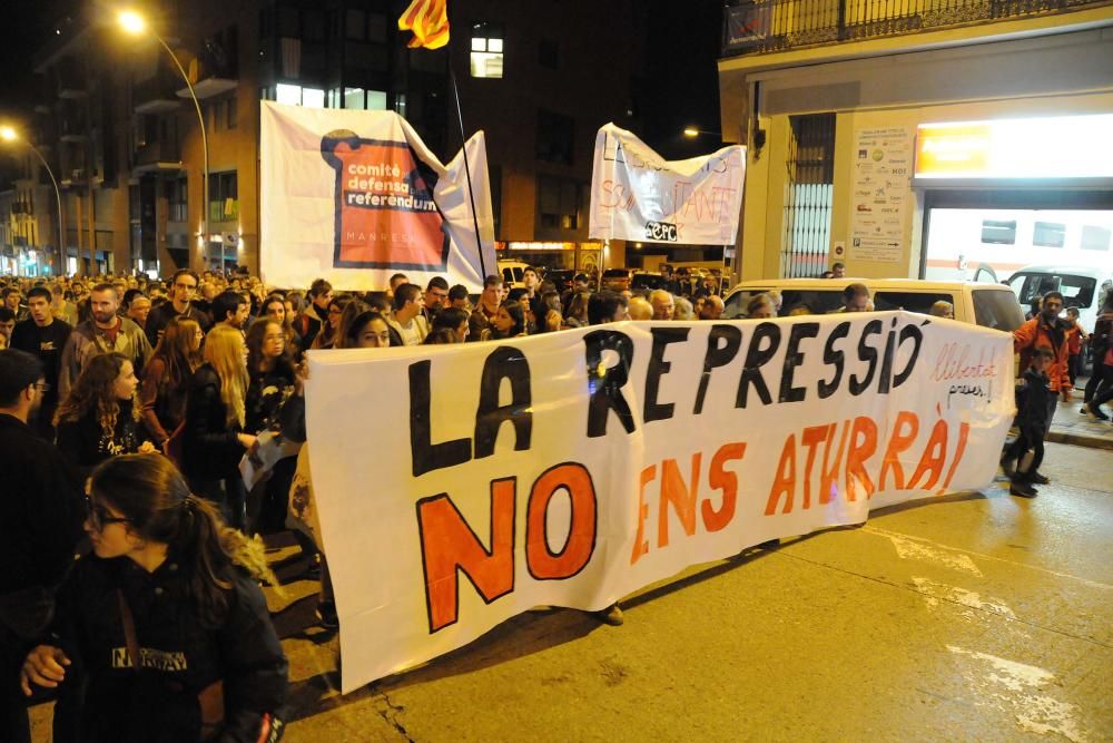 Uns 5.000 manresans surten al carrer per reclamar la llibertat dels exconsellers
