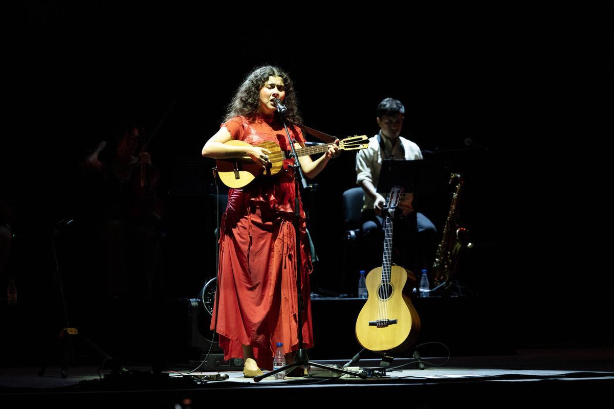 Silvana Estrada cautiva a Les Nits Occident
