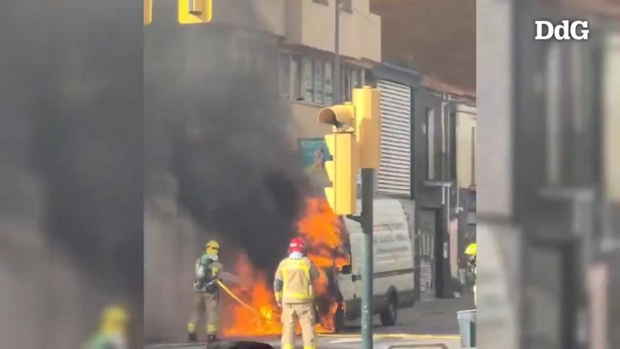 Incendio de furgoneta en el centro de Girona