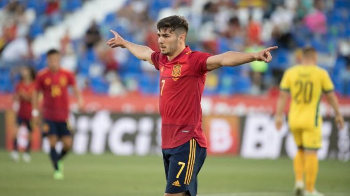 Brahim, celebrando el gol que marcó ante Lituania