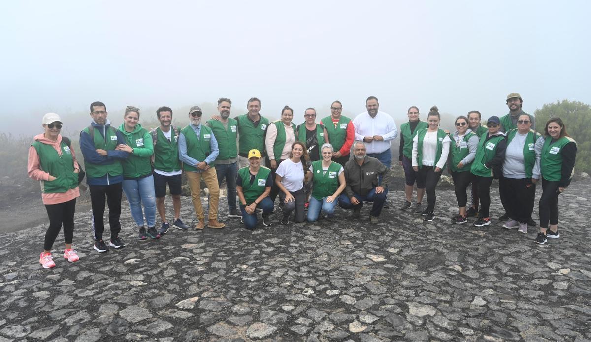 Foto de grupo de los participantes en la acción de reforestación en el Bosquecillo de Haría.