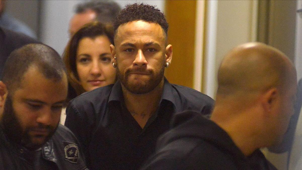 Neymar, a la salida de la comparecencia policial del pasado 6 de junio.