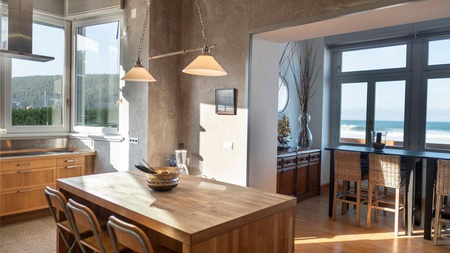 neumonía bahía partícipe Así es (por dentro) la casa más cara de Asturias: un palacete a la vera del  mar en Ribadesella por 4 millones de euros - La Nueva España
