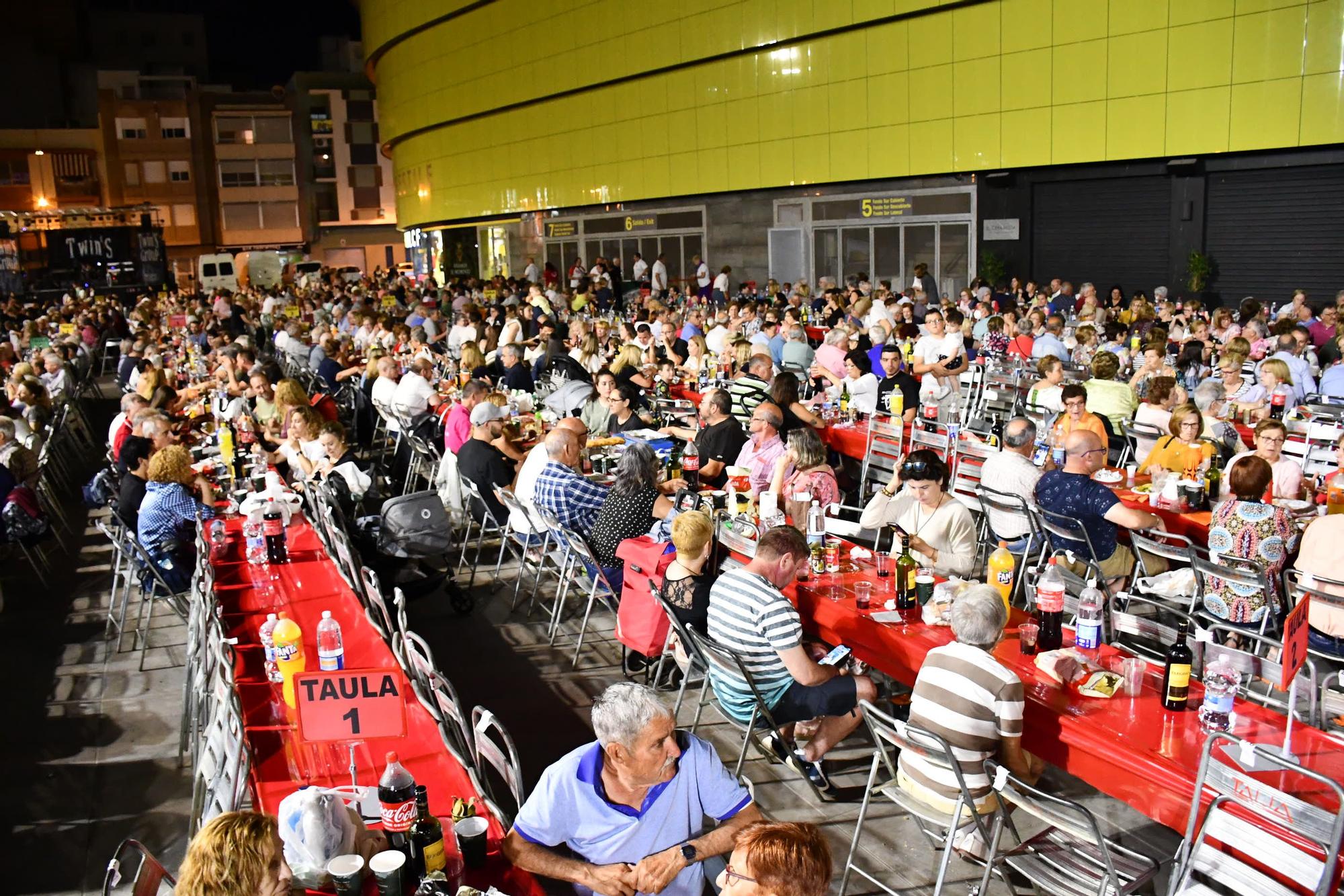 Los vila-realenses se reencontraron este viernes por la noche en la tradicional cena después de tres años.