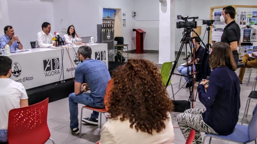 Manolo Gomicia, Toni Francés y Rebeca Torró han presentado la iniciativa