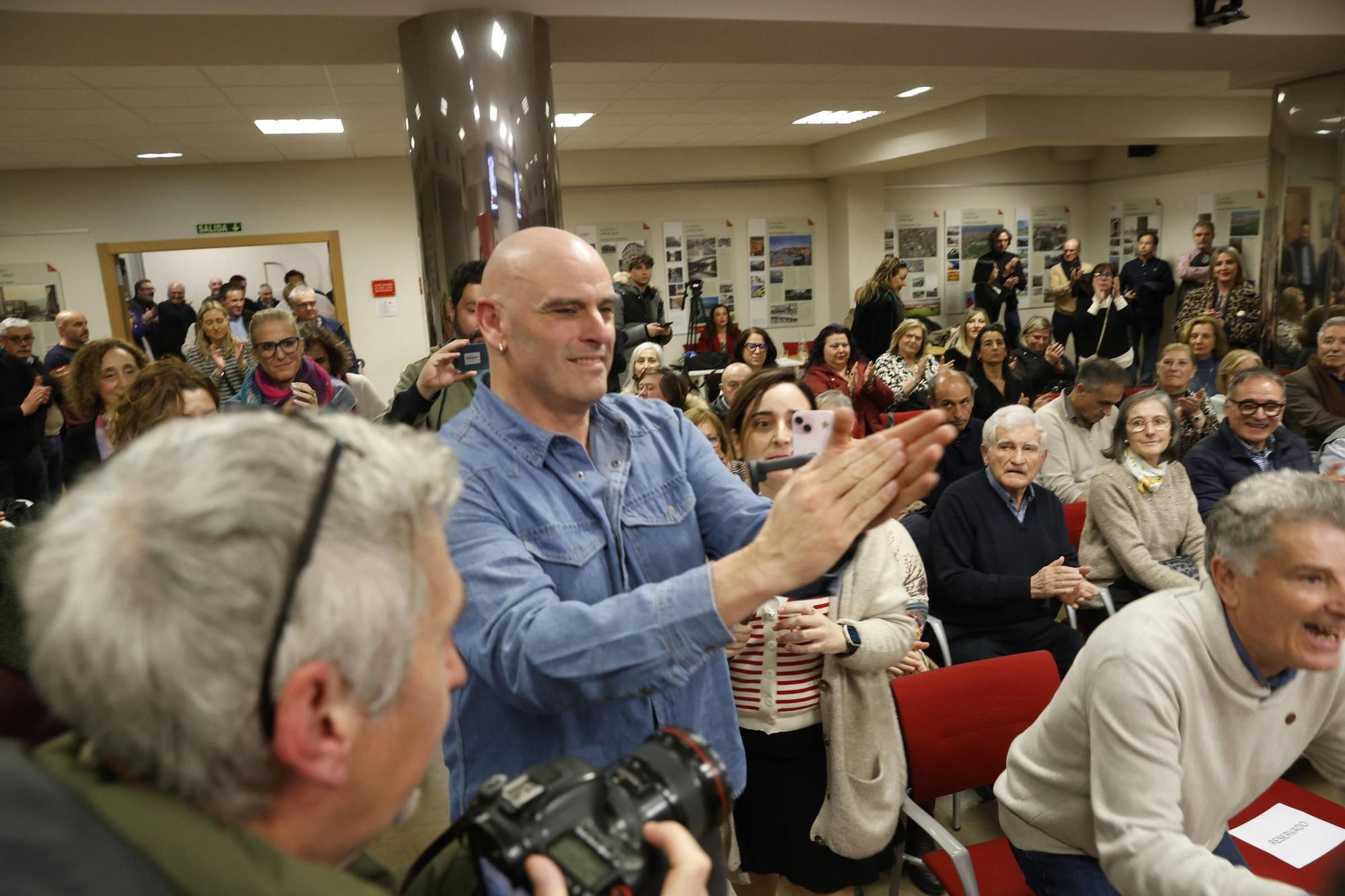 La victoria de Monchu García como secretario general del PSOE de Gijón, en imágenes