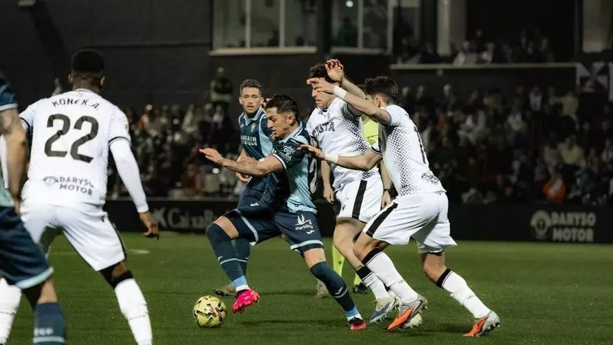 ¡El Ceuta consigue la victoria en una primera parte de locos!