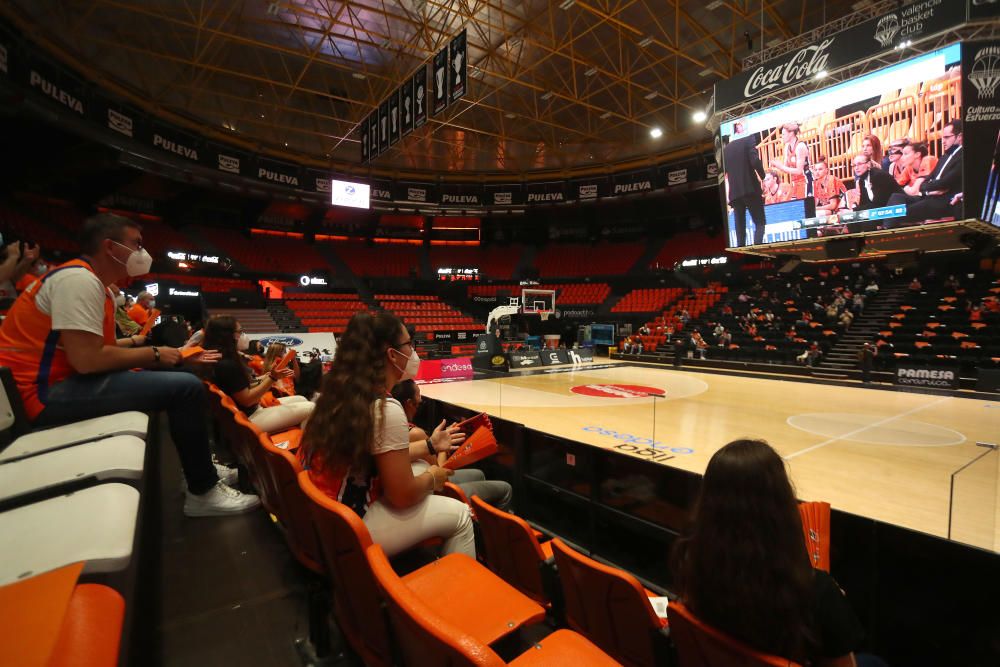 Pantallas gigantes en la Fonteta