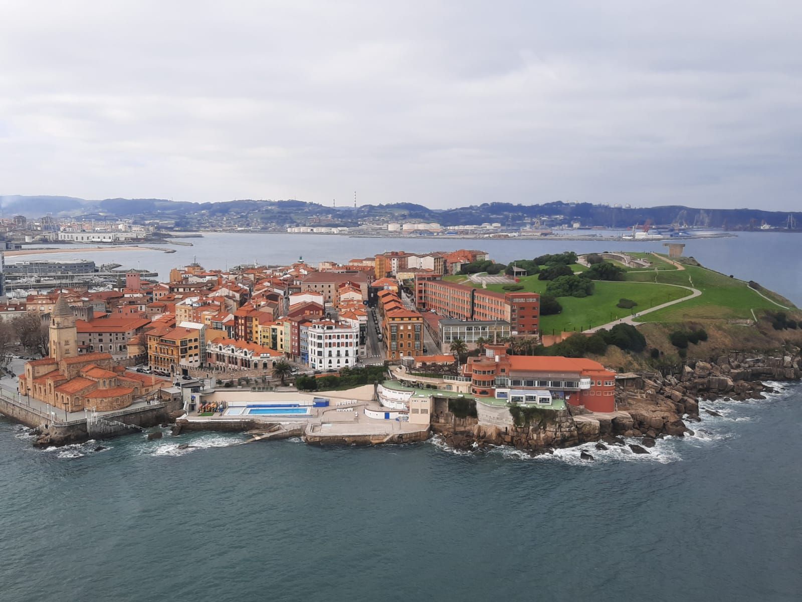 En imágenes: Así se ve Gijón desde el aire