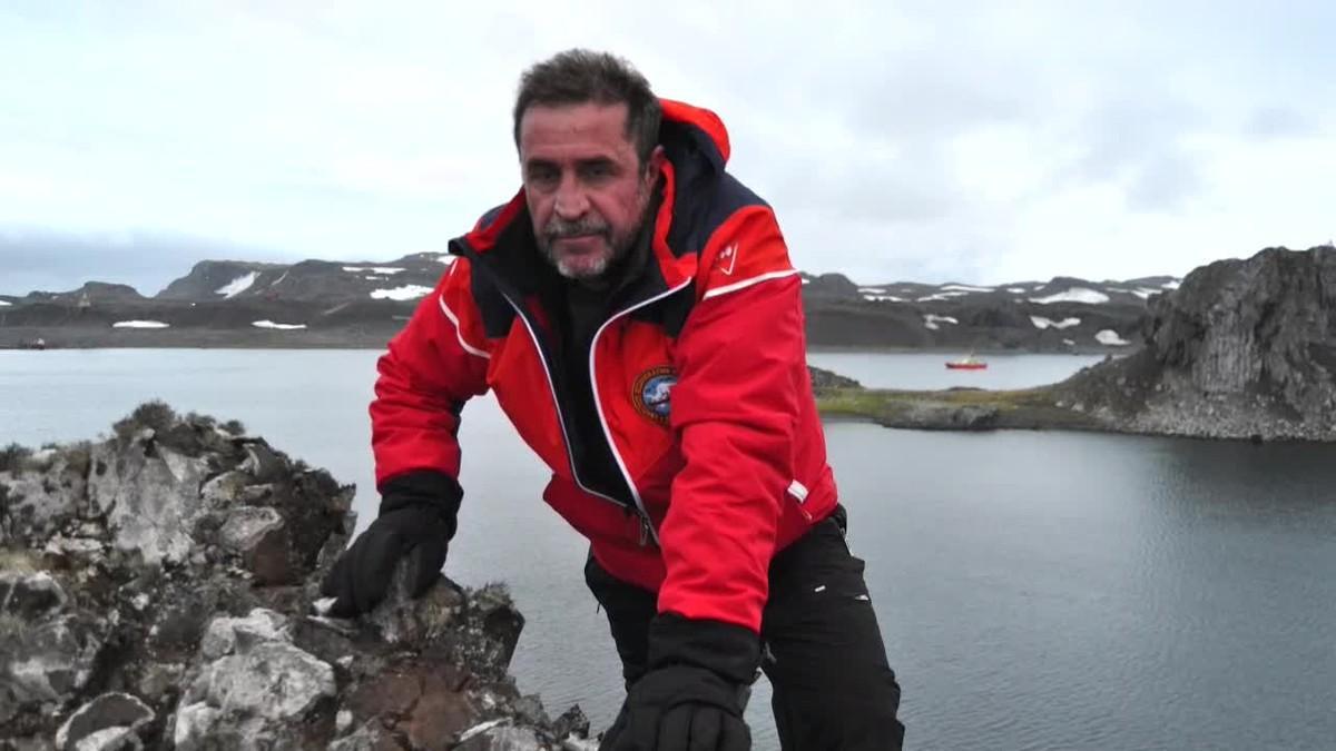 El capità de fragata Javier Montojo Salazar ha mort al caure al mar de forma accidental a l’Antàrtida.