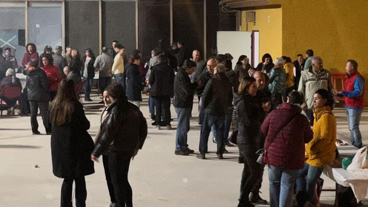 La cena congregó a numerosas cuadrillas de amigos con ganas de reencontrarse tras la pandemia. | SERVICIO ESPECIAL