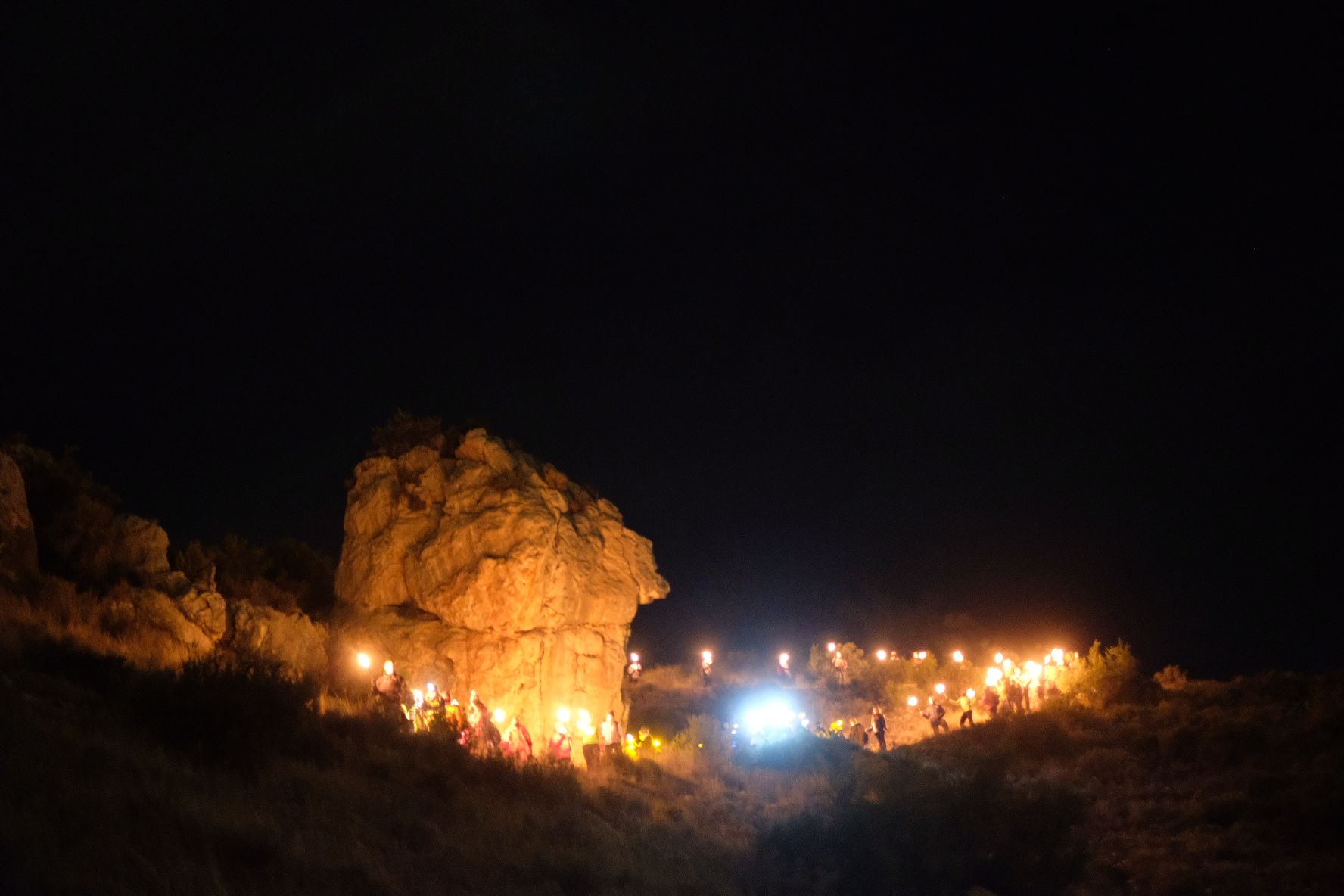 Bajada de antorchas del monte Bolón de Elda en la noche de Reyes