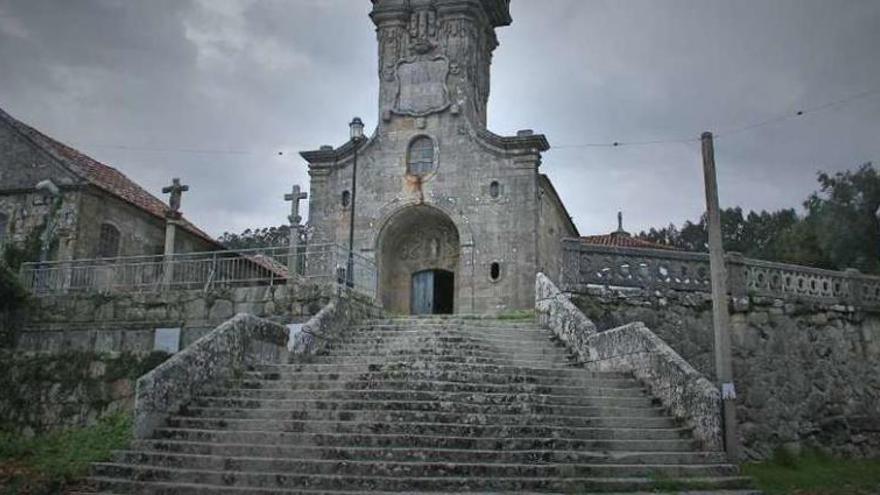 Atrio de la iglesia de Coiro. // S.Álvarez